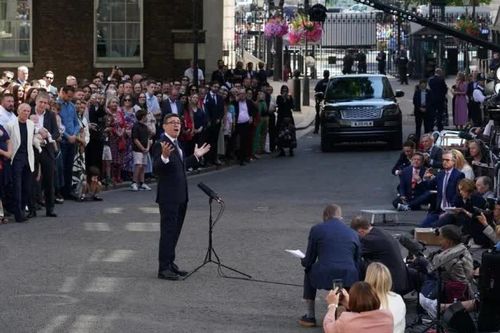 Tân Thủ tướng Andy Burnham và nỗ lực chèo lái con thuyền Anh vượt sóng gió