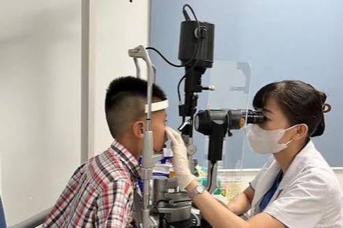 Virus Adeno gia tăng, Bộ Y tế cảnh báo không tự dùng thuốc nhỏ mắt