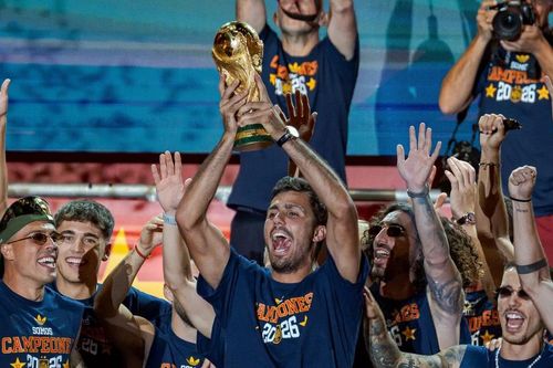 Biển người phủ kín Madrid, đón nhà vô địch World Cup 2026 trở về