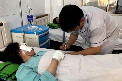 Chạy đua cứu nạn sau vụ xe khách bốc cháy khiến 7 người tử vong