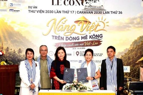 Hành trình 'Nắng Việt trên dòng Mê Kông': Trao tri thức, nối dài tình hữu nghị Việt - Lào