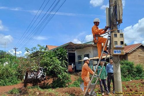 Đưa dòng điện đến vùng khó, mở cơ hội phát triển cho đồng bào