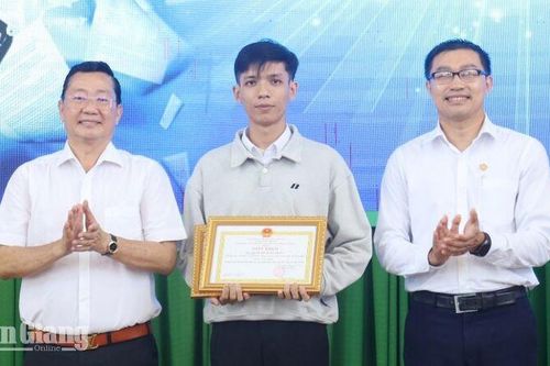 An Giang trao 46 giải cuộc thi sáng tạo sản phẩm giáo dục trên nền tảng AI
