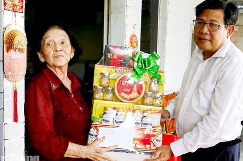 Phó Chủ tịch UBND tỉnh An Giang thăm, tặng quà thương binh tại Tịnh Biên