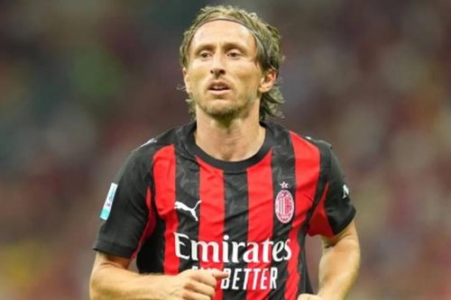 Luka Modric gia hạn hợp đồng với AC Milan đến năm 2027