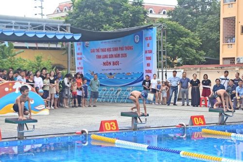 Hơn 350 học sinh tham dự giải thể thao học sinh