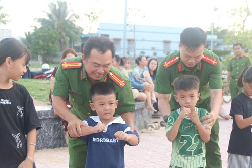 Mùa hè an toàn với chương trình 'Học kỳ công an'