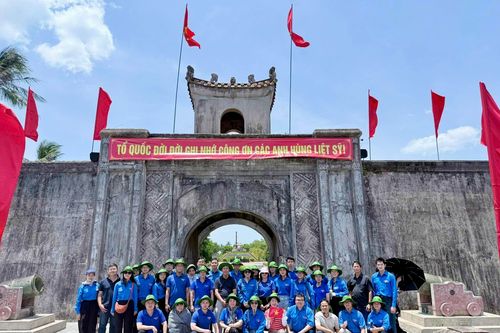 Tuổi trẻ ngành Công Thương tri ân tại 'miền đất lửa' Quảng Trị
