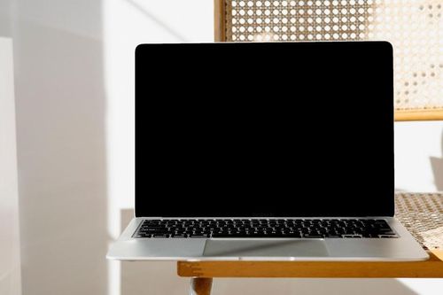 Mua laptop năm 2026: 5 tính năng đáng trả thêm tiền và 3 thứ nên bỏ qua