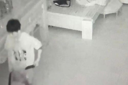 Lẻn vào nhà qua ô thông gió, dùng dao cướp tài sản của người mẹ trẻ đang ngủ