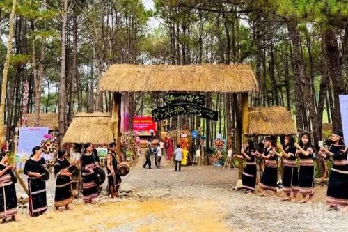 Miền cao Kon Plông đưa dịch vụ công về làng