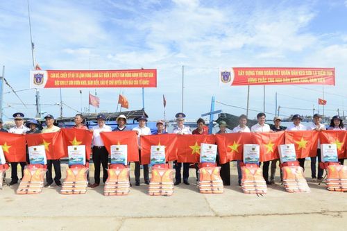 Giúp ngư dân miền Trung vững tin vươn khơi, bám biển