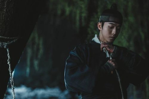 Nam Joo Hyuk vượt qua sức hút của 'đặc vụ Kim' So Ji Sub