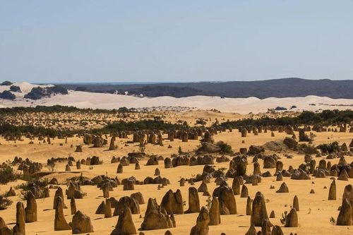 Ngàn cột đá kỳ lạ giữa sa mạc - kiệt tác ẩn giấu của thiên nhiên Australia