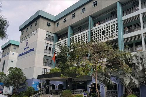 Một bệnh viện ở TPHCM điều chuyển bảo vệ bị 'tố' lớn tiếng, nhận tiền giữ xe
