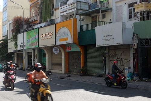 Người dân tiếc nuối trước cảnh đìu hiu của phố váy cưới nổi tiếng ở TPHCM