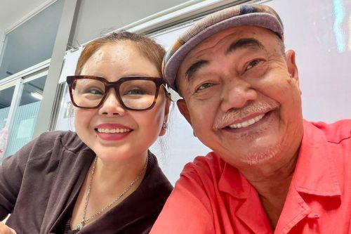 NSND Việt Anh hội ngộ diễn viên Lê Giang