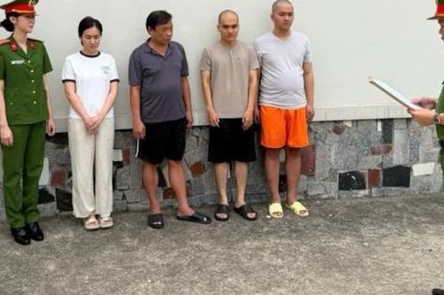 'Phù phép' đưa hơn 3.400 viên kim cương lậu vào hệ thống bán lẻ SJC
