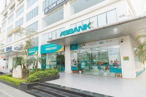 ABBANK báo lãi 6 tháng vượt 3.000 tỷ đồng, nợ xấu tăng 68% sau một quý