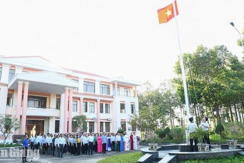 Kiên Lương đưa lời Bác dạy vào buổi chào cờ đầu tháng