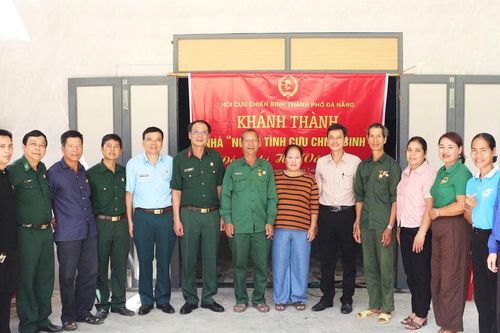 Trao 'Nhà nghĩa tình Cựu chiến binh' cho hội viên khó khăn