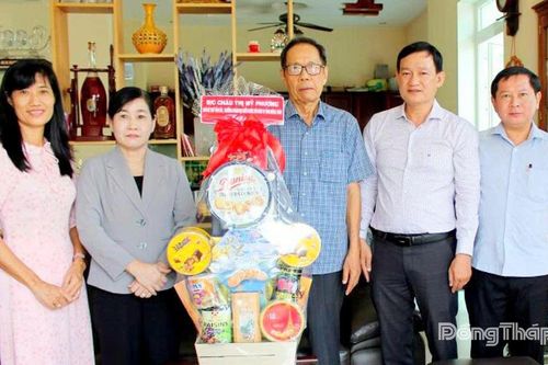 Đồng chí Châu Thị Mỹ Phương thăm gia đình chính sách nhân Ngày Thương binh - Liệt sĩ