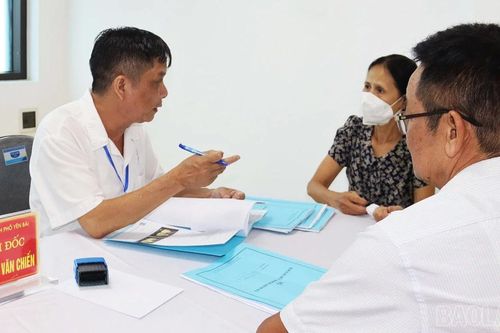 Âu Lâu khám sức khỏe, cấp thuốc miễn phí cho 322 đảng viên lão thành
