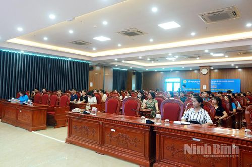 Liên đoàn Lao động tỉnh tập huấn nghiệp vụ công tác nữ công và bảo vệ nền tảng tư tưởng của Đảng