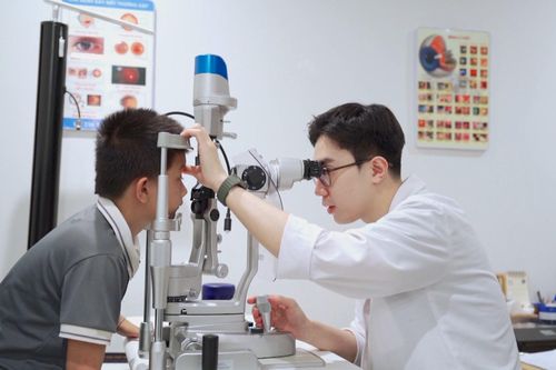 Mắt sáng cùng em đến trường