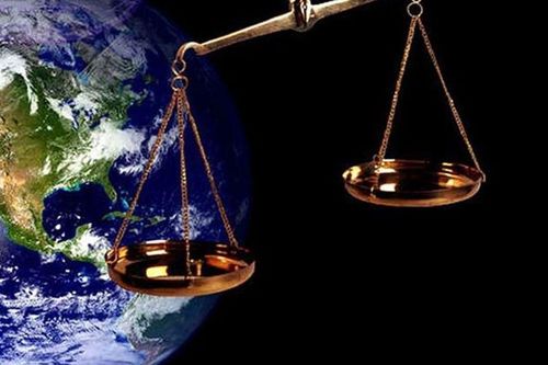Các nhà khoa học cân cá voi, hành tinh và hố đen bằng cách nào khi không thể dùng bàn cân?