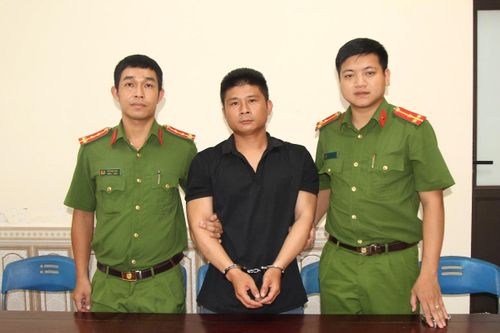Công an Nghệ An thuyết phục thành công 2 kẻ truy nã ra đầu thú