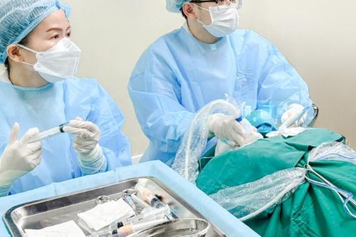Người đàn ông 46 tuổi để u tuyến giáp lớn gấp 3 lần, thừa nhận mắc sai lầm này khi phát hiện u tuyến giáp