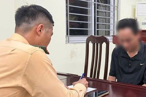 Hà Nội: Tạm giữ hình sự tài xế xe ô tô chống đối, đẩy lùi CSGT trên đường Nguyễn Hoàng