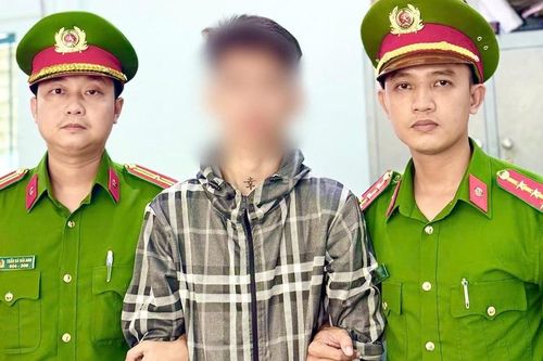 Dùng kiếm chém người sau trận bóng đá giao hữu