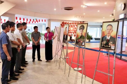 Triển lãm 'Chân dung Anh hùng Lực lượng vũ trang nhân dân trong Chiến dịch Điện Biên Phủ'