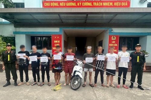 Ngăn chặn nhóm thiếu niên mang dao phóng lợn hẹn hỗn chiến trong đêm