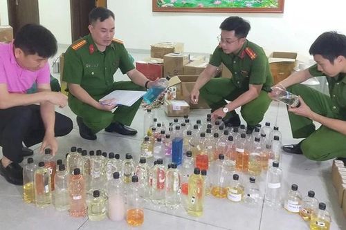 Thanh Hóa: Triệt xóa đường dây sản xuất, buôn bán nước hoa giả thương hiệu nổi tiếng