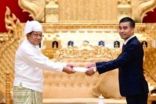 Đại sứ Việt Nam trình Quốc thư lên Tổng thống Myanmar