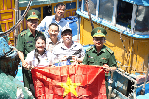 Hành trình 'Sinh viên Khánh Hòa với biển, đảo quê hương'