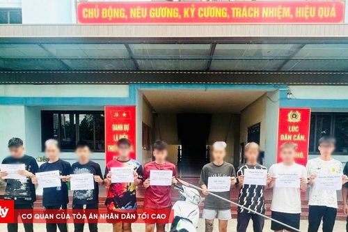 Hai nhóm thanh thiếu niên mang dao đi hỗn chiến