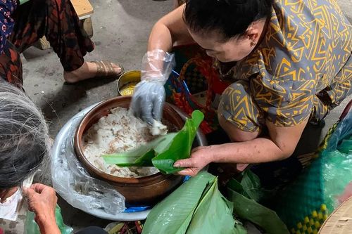 30 năm làm nghề, người phụ nữ Hưng Yên tiết lộ đặc sản xếp chồng giá 10.000 đồng