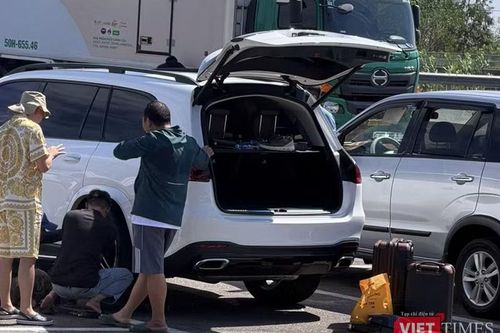Hàng chục ô tô gặp sự cố vì cán phải 'vật thể lạ' bằng kim loại trên cao tốc Đà Nẵng - Quảng Ngãi