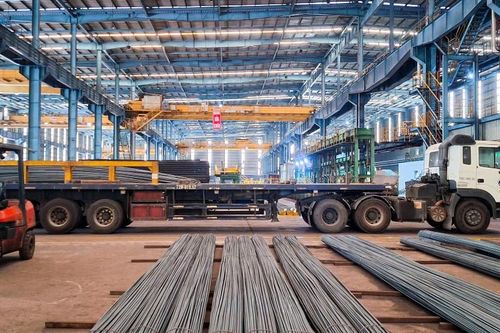 Sản xuất và tiêu thụ thép tăng trưởng hai con số, xuất khẩu đối mặt với rào cản thương mại
