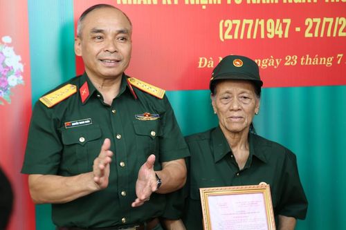 Bộ Tư lệnh Quân khu 5 bàn giao nhà tình nghĩa tặng thương binh tại phường Tam Kỳ
