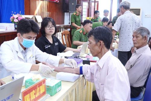 Tổ chức thu nhận mẫu sinh phẩm ADN cho thân nhân liệt sĩ tại khu vực Vạn Ninh