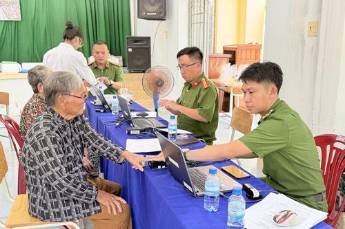 Thu nhận mẫu ADN của thân nhân liệt sĩ chưa xác định được danh tính tại khu vực Ninh Hòa