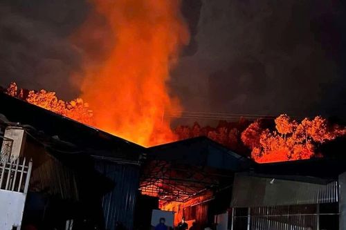 Kịp thời khống chế đám cháy tại bãi thải kho quế ở Mậu A