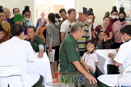 Bệnh viện Quân y 6: Khám, cấp thuốc miễn phí cho người dân phường Chiềng Sinh