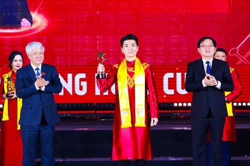 Phó Chủ tịch SHB Đỗ Quang Vinh tham gia Đoàn Chủ tịch Hội Doanh nhân trẻ Việt Nam khóa VIII