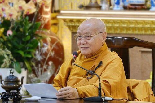 Trưởng lão Hòa thượng Thích Nhật Quang thăm, sách tấn hành giả an cư tại trường hạ chùa Vạn Đức (TP.HCM)